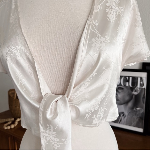 SILKY OFF-WHITE FRONT TIE SHORT SLEEVE BLOUSE #0362 - Picture 4 of 6